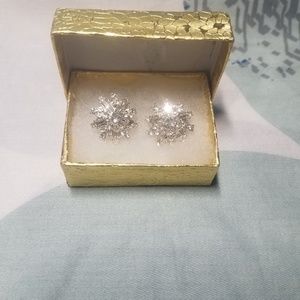 Sparkling snowflake earrings